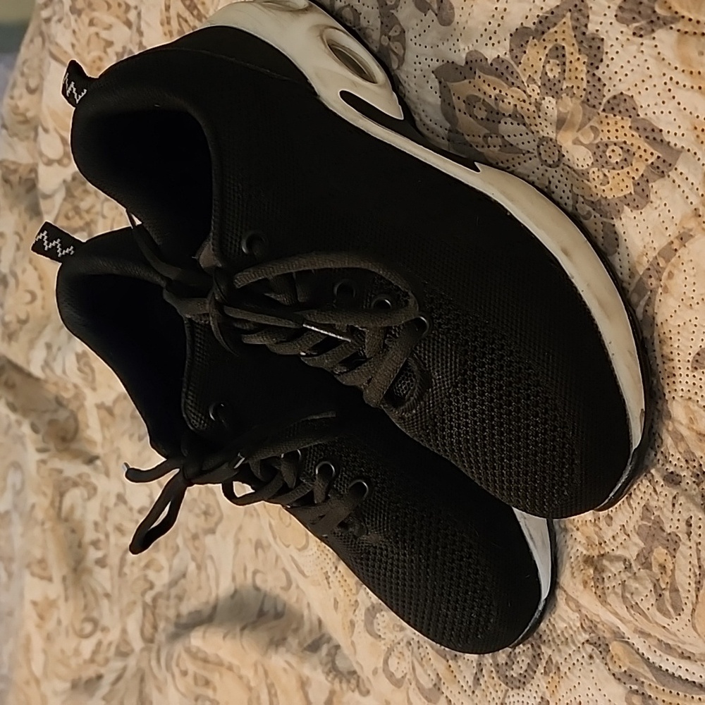 Steel toe sneakers